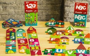Puzzle w kartonowym domku Apli Kids - Litery 3+