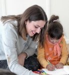 Literki i cyferki bez presji: Jak uczyć się przez zabawę z wykorzystaniem... flamastrów i zeszytu!