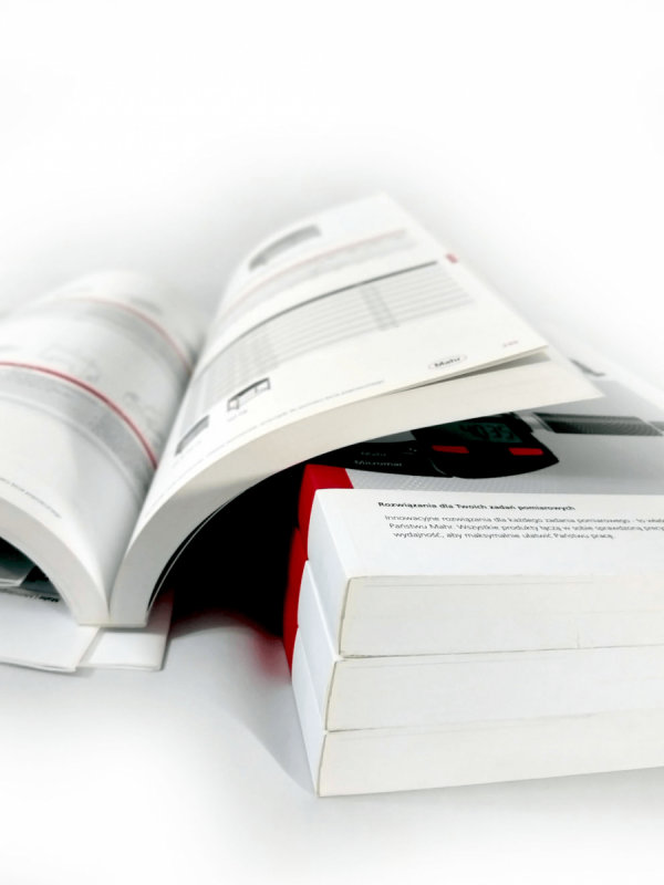 katalog 210 x 210 mm, druk pełnokolorowy obustronny 4+4, na papierze kredowym, kreda 130 g, 36 str., 100 sztuk