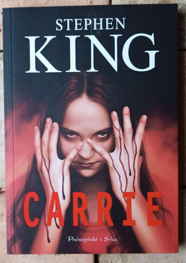 Stephen King • Carrie  - okładka