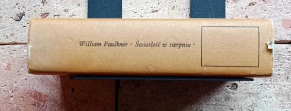 William Faulkner - Światłość w sierpniu