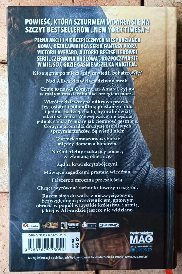Victoria Aveyard  Niszczyciel królestw - okładka