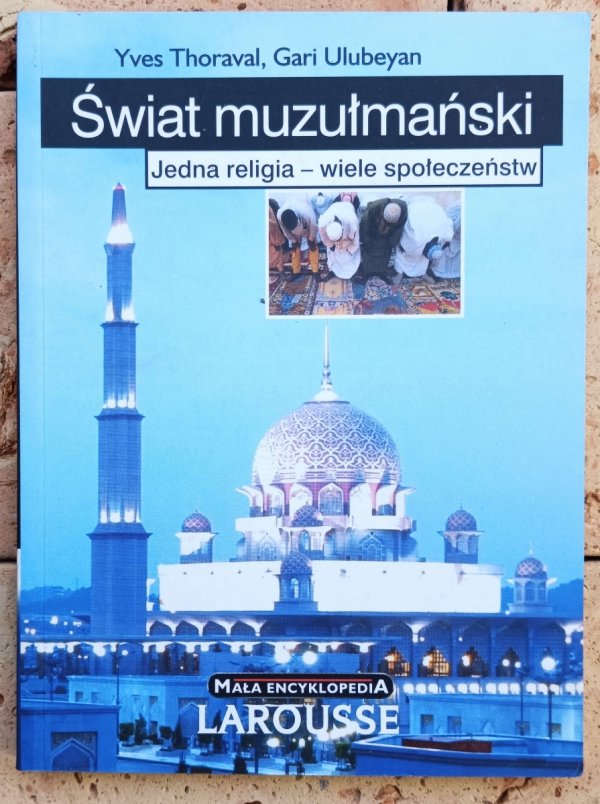 Yves Thoraval, Gari Ulubeyan  Świat muzułmański. Jedna religia - wiele społeczeństw [Islam] - okładka