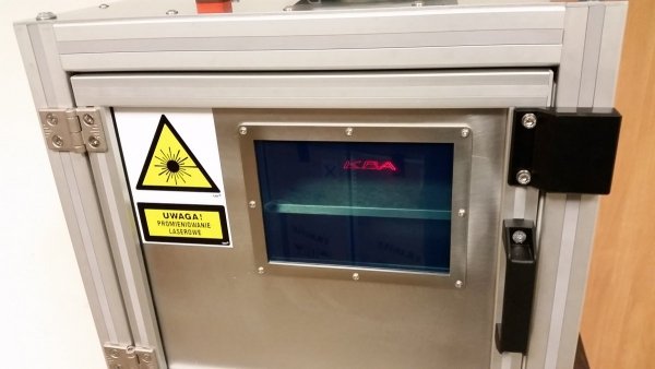 Compact laser cabinet for marking process
