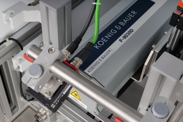 LASER-MARKING CABINET FOR THE USE IN CABLE MARKING