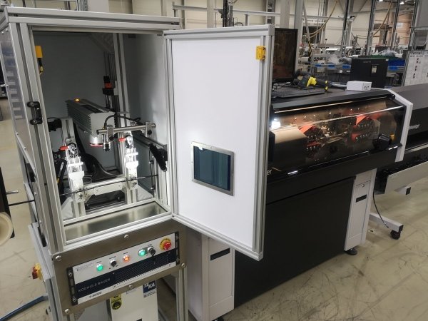 Laser-marking cabinet for the use in cable marking
