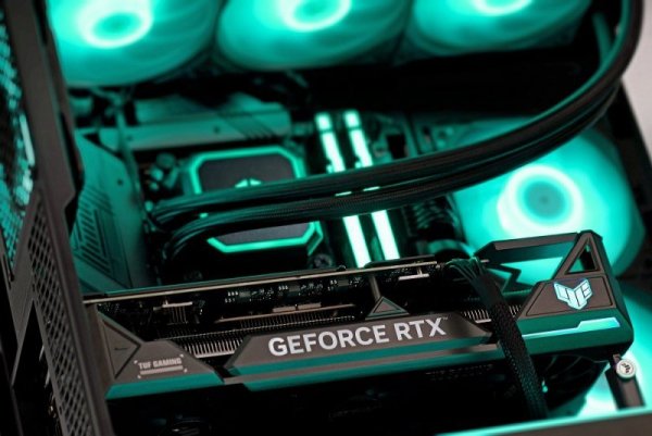 Komputer gamingowy Actina View 9800X3D 32GB 1TB RTX5070Ti 750W no OS