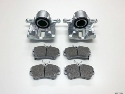 2 x Front Brake Caliper & Pads for Chrysler PT Cruiser 2001-2010 BRK/PT/009A