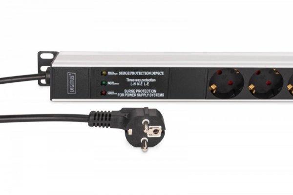 Digitus Listwa zasilająca PDU Rack (620mm) z zabezpieczeniem przeciwprzepięciowym + filtr EMI/RFI, 9 gniazd Schuko CEE 7/3 (45°)