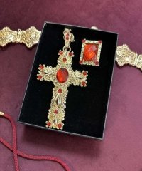 Zestaw biżuterii Mikołaja – krzyż + rubinowy pierścień | Akryl/metal 