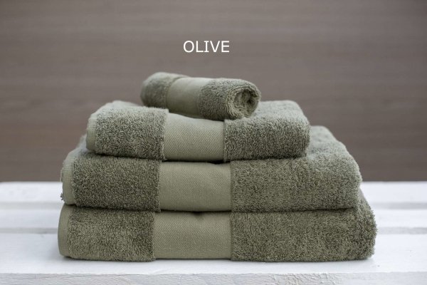 zestaw oliwkowych ręczników