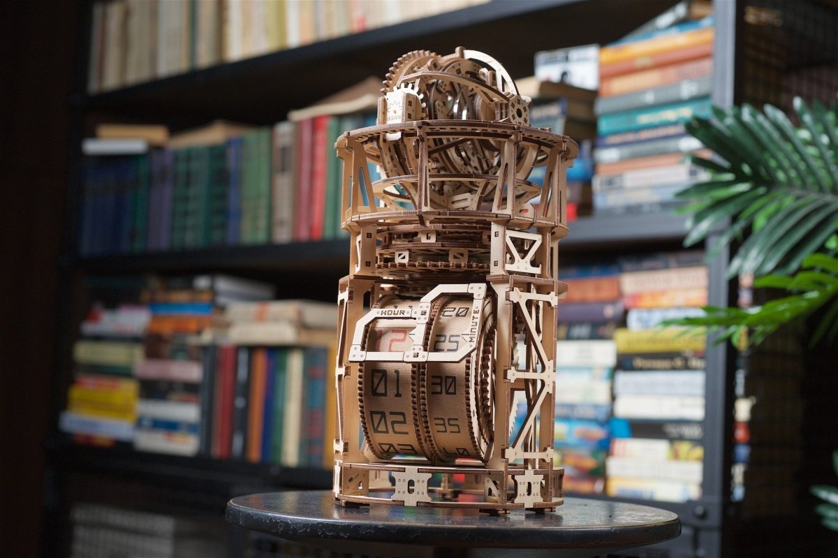 Puzzle 3D Drewniane Sky Watcher. Zegar Stołowy z Tourbillonem uGEARS