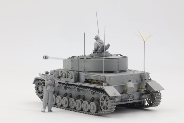 Border Model BT-006 Pz.Beob.Wg. IV Ausf. J w/Commander&amp;Infantry 1/35