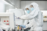 Odzież BHP. Jaki kombinezon ochronny kupić do laboratorium?
