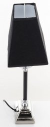 Klasyczna i elegancka srebrna lampa z czarnym abażurem