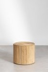 okrągły stolik boczny gudaf Ø40 cm z naturalnego rattanu w stylu boho i skandynawskim marki sklum