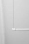 liniowa lampa SKLUM sufitowa LED Bergene 122 cm – biała, minimalistyczna, z regulowanym zawieszeniem – Bellissima Casa