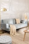3-osobowa sofa do salonu rozkładana z funkcją spania z aksamitu kolor dusk blue na metalowych nóżkach