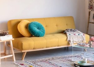 Rozkładana kanapa sofa 3 osobowa July do salonu z drewna i lnu pomarańczowa
