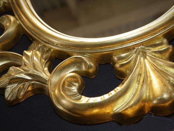 Złote lustro DUKE w stylu barokowym