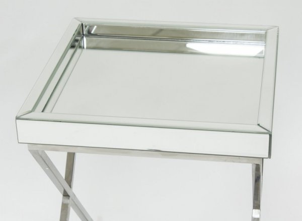 Bardzo gustowny elegancki stolik z metalu i szkła