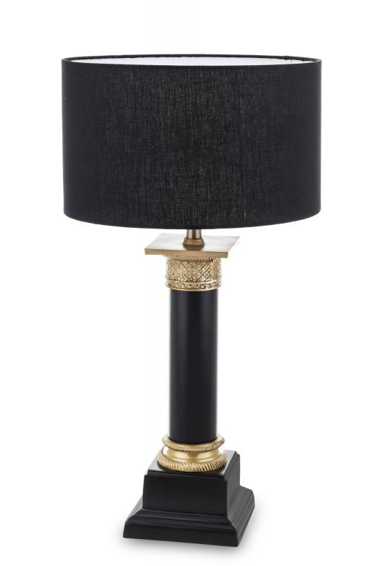 Złoto czarna lampa stojaca z czarnym abażurem.