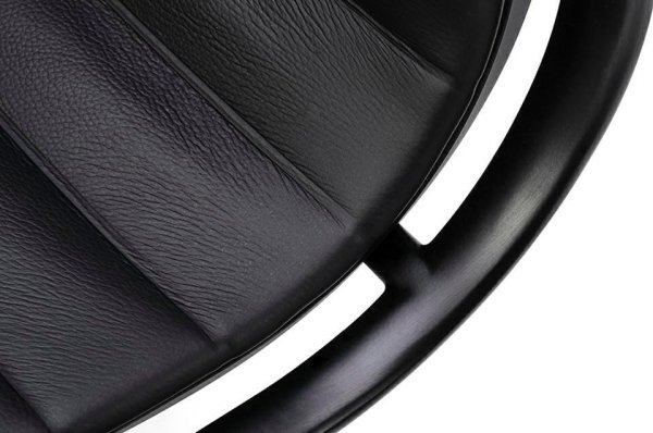 Wygodny i ergonomiczny regulowany fotel biurowy Aron czarny z skóry naturalnej i aluminium