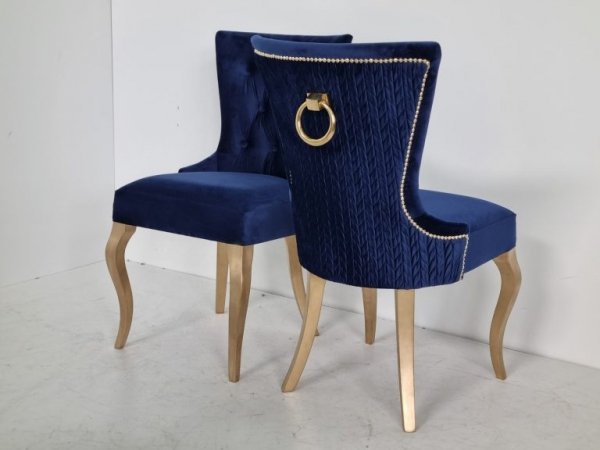Alt:  Eleganckie Krzesło Drewniane Doha Deluxe: Perfekcyjne Uzupełnienie Twojego Stołu Jadalnianego lub Salonu