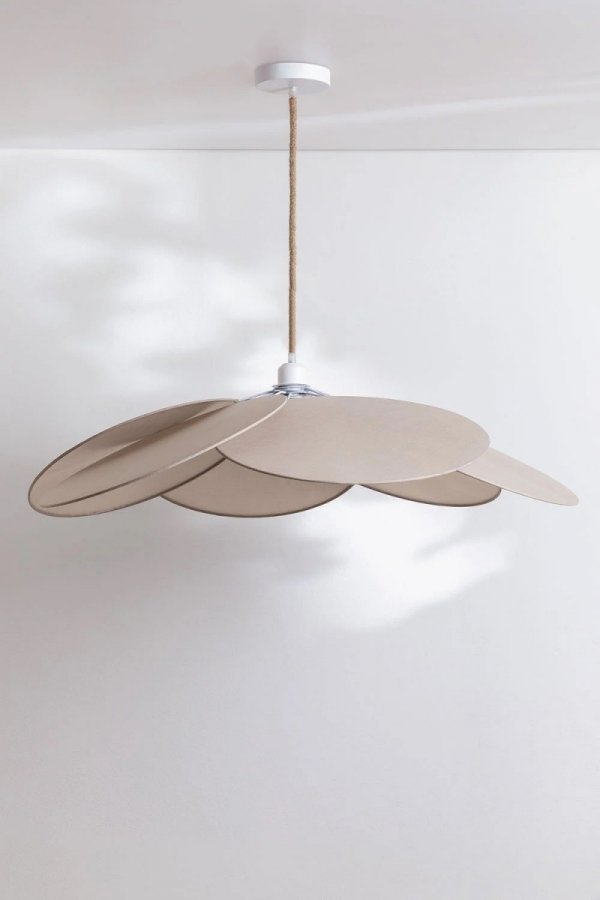 Lampa wisząca Omai z tkaniny na sznurze w kolorze orzechowym