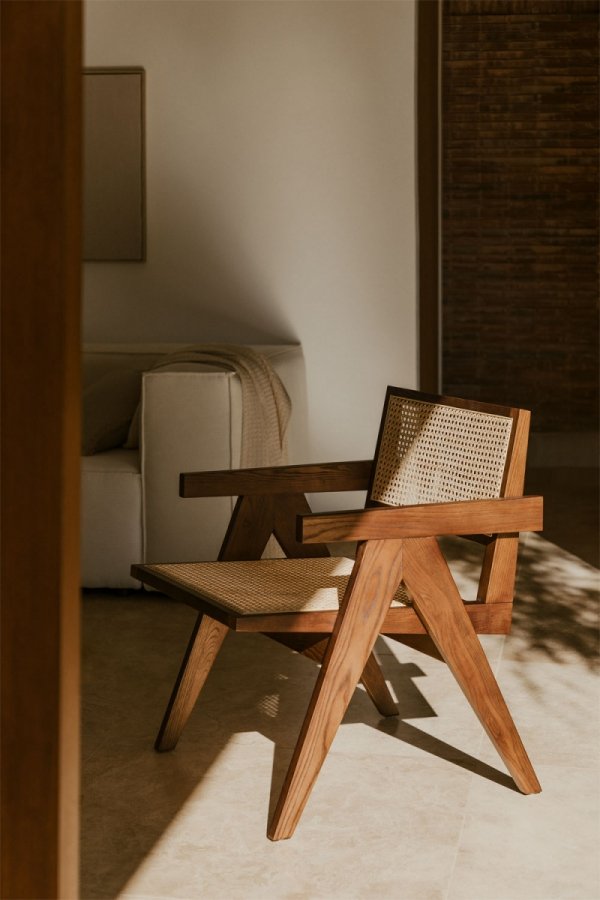 Fotel do salonu ciemny brąz Lila z drewna rattanowego z podłokietnikami