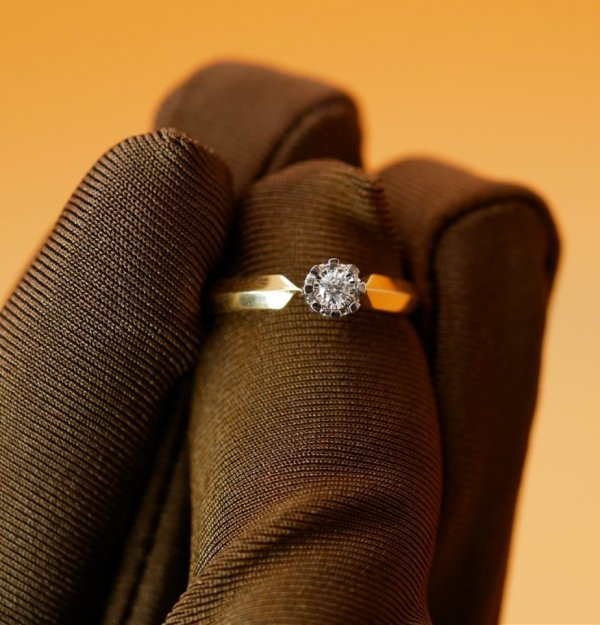 Pierścionek R.10/11 diamenty 1/0.06ct złoto 585 