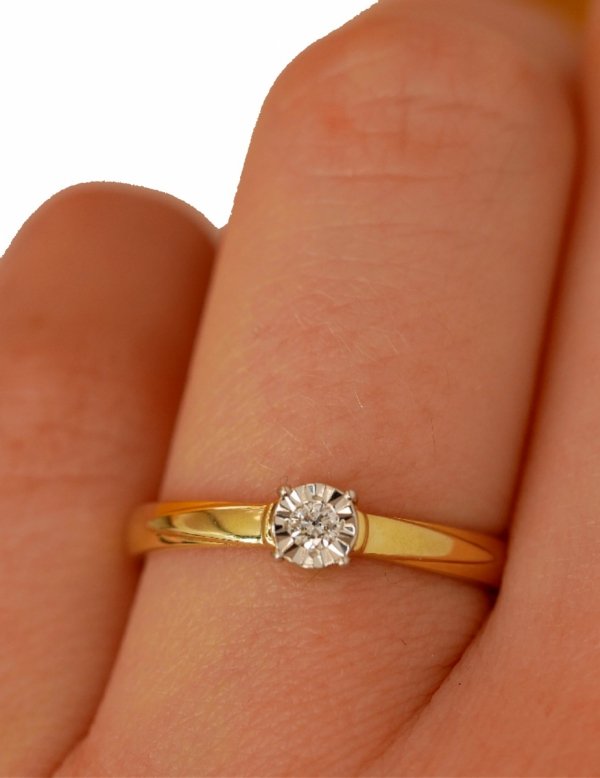 Pierścionek R.13 diamenty 1/0.05ct złoto 585 
