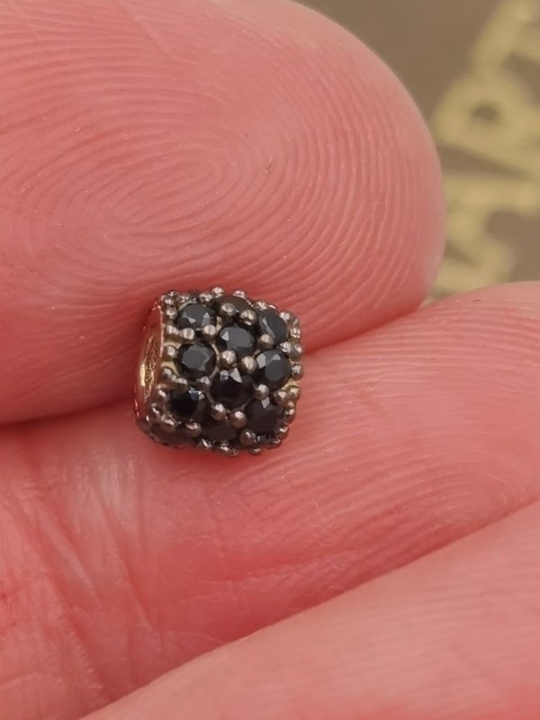 CHARMS  beczka mała czar czerni złoto 585