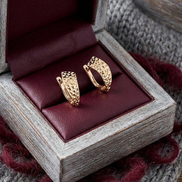  Kolczyki skośne muszle diamentowane złoto 375