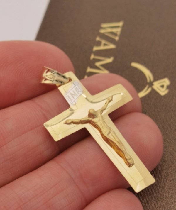 Krzyż z wizerunkiem Jezusa 38 mm złoto 585