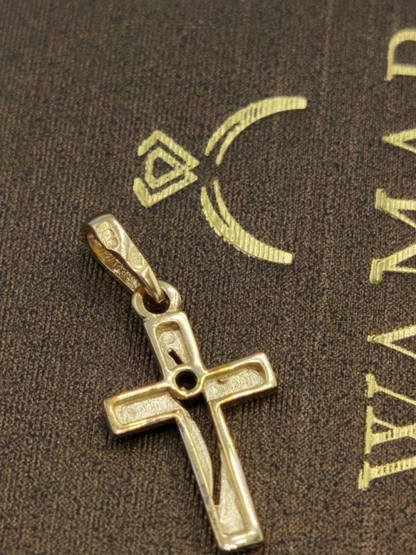Krzyż future z czarnym kamieniem złoto 585 