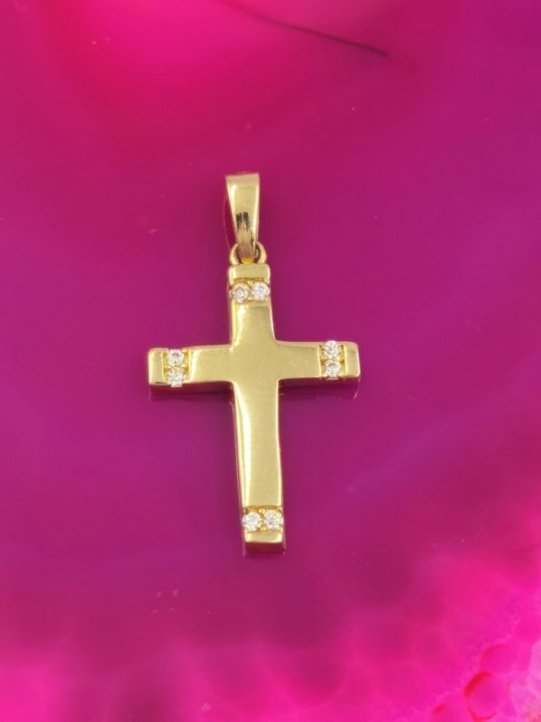 Krzyżyk z diamencikami złoto 585