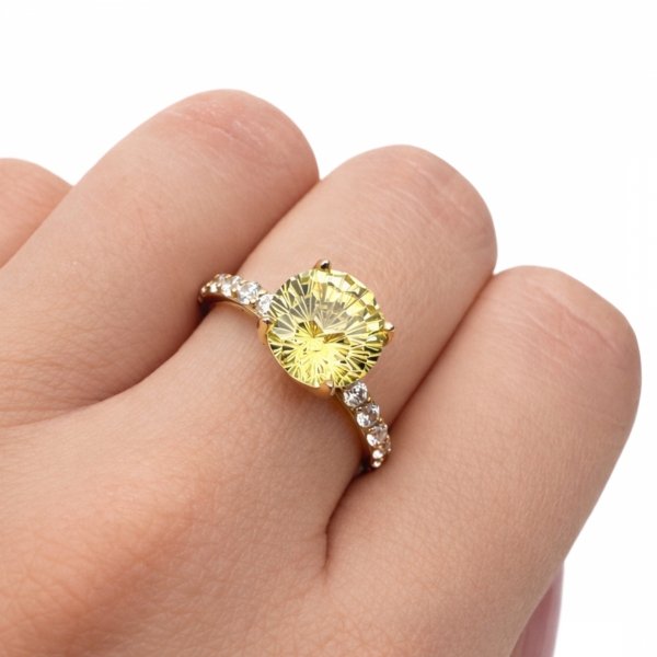 Pierścionek z kamieniem w kolorze cytrynu o szlifie brylantowym R.13 złoto 585