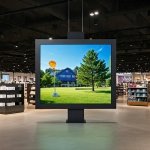 Jak wykorzystać ekrany wielkoformatowe do tworzenia interaktywnych doświadczeń klientów w punkcie sprzedaży?
