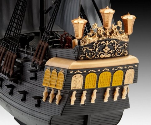 Revell Model plastikowy Black Pearl 1/150