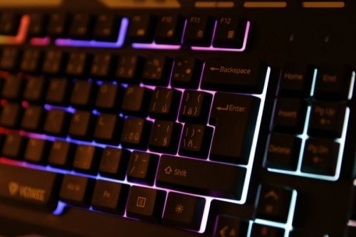 YENKEE Klawiatura YKB 3200 SHADOW metalowa, podświetlenie LED