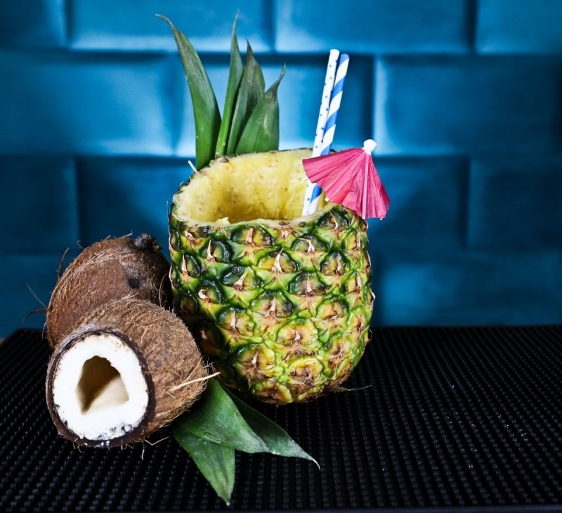 Bezalkoholowy koncentrat do przygotowywania napojów alkoholowych PINACOLADA box 9x300 ml