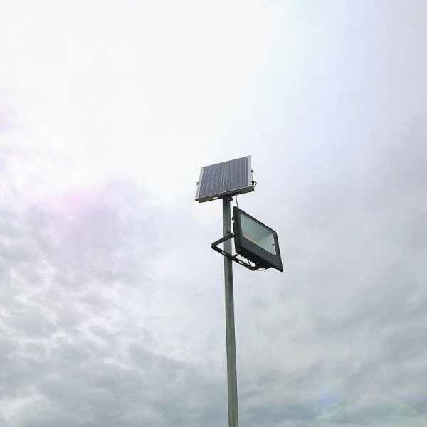 Projektor LED Solarny V-TAC 40W Czarny IP65, Pilot, Timer VT-200W 6000K 3100lm