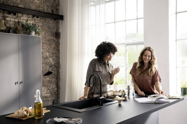 Hansgrohe Aqittura M91 Bateria kuchenna z wyciąganą wylewką z filtrem czarny mat 76801670