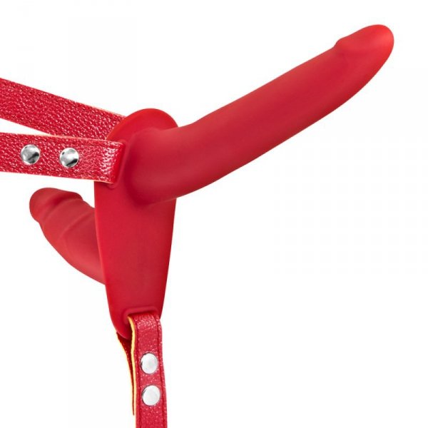 Podwójny czerwony strap on z wibracjami dla kobiet
