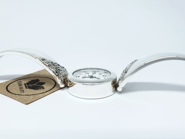 Srebrny zegarek damski z oksydą kod 897
