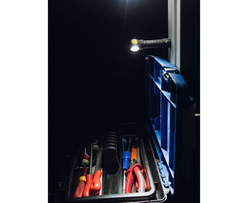 Latarka Armytek Wizard C2 Magnet USB White