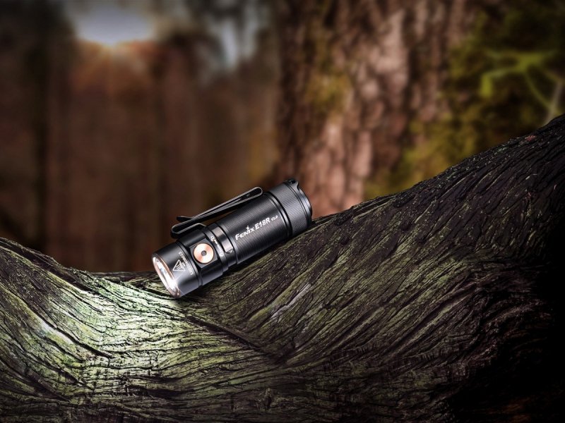Latarka diodowa Fenix E18R V2.0