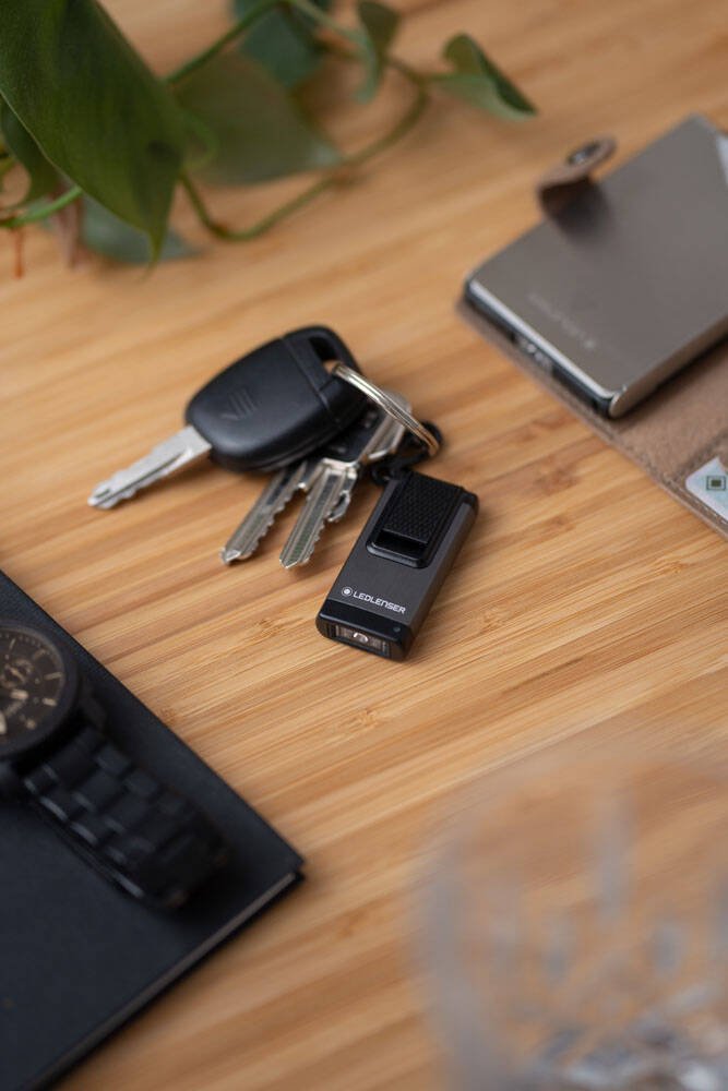 Latarka Ledlenser K4R szara