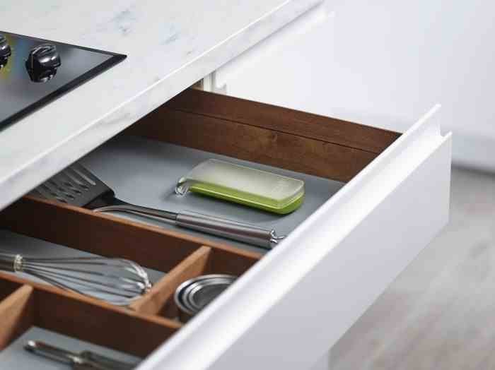 Joseph Joseph Obieraczka z pojemnikiem PeelStore™, zielona